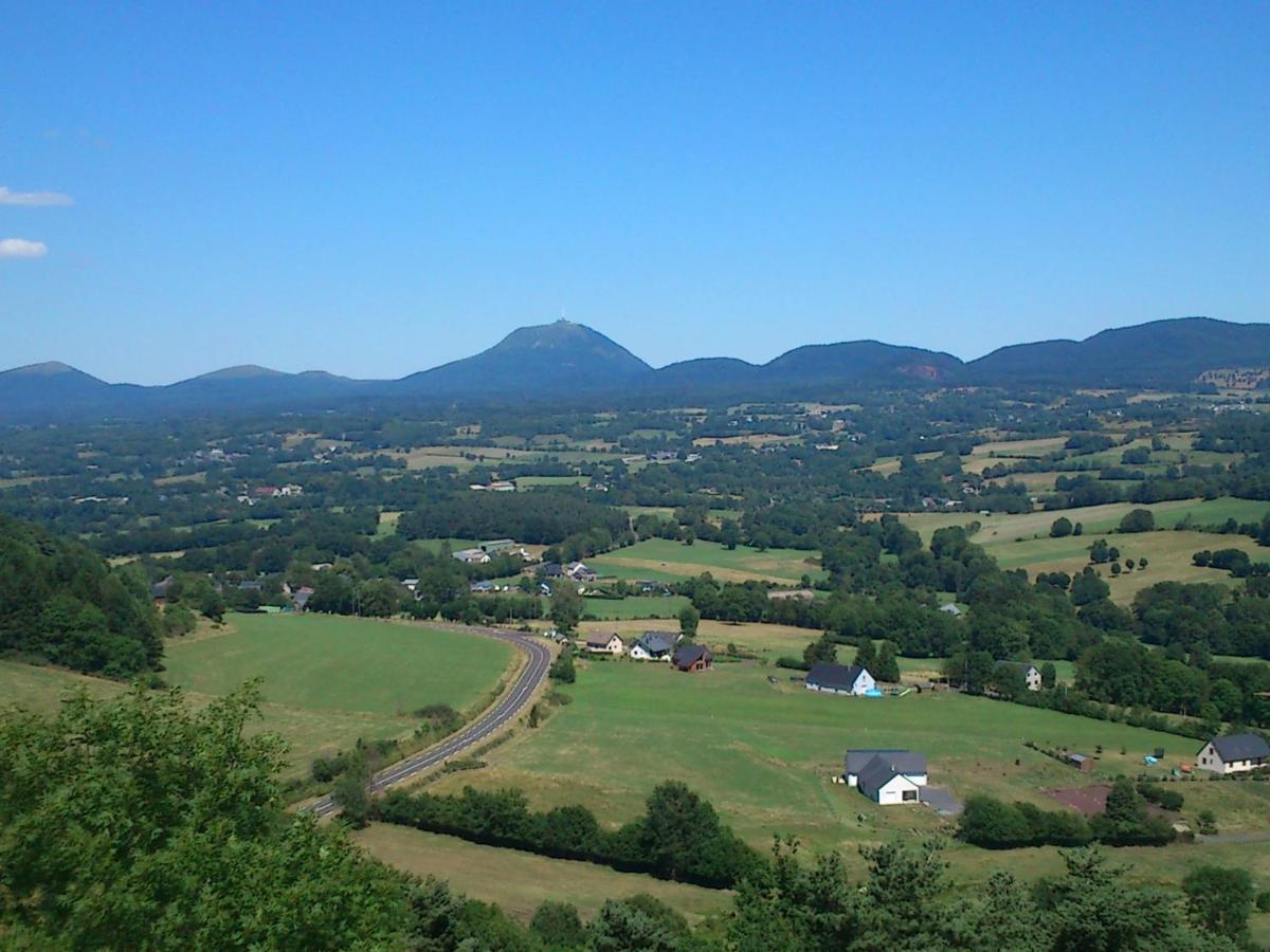 Lilas, Gite Saint Antoine, Orcival, Entre Sancy Et Volcans. Bagian luar foto